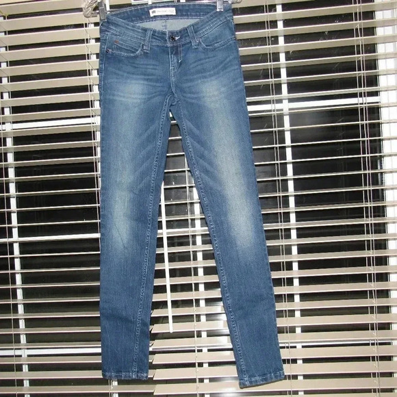 LEVI'S Demi Curve Low Rise Skinny Jeans Size 25 - Picture 1 of 6